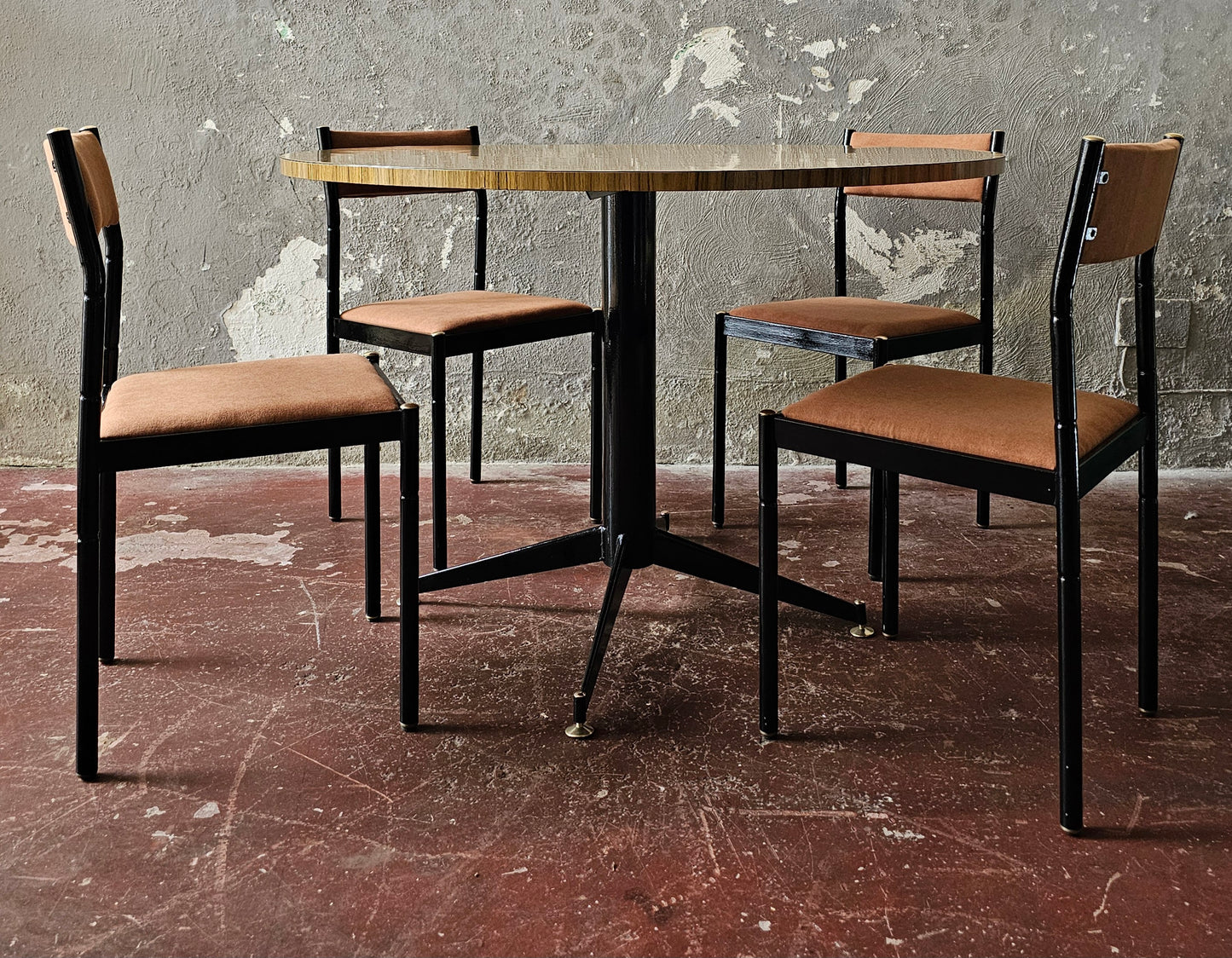 Tavolo e sedie design anni 50