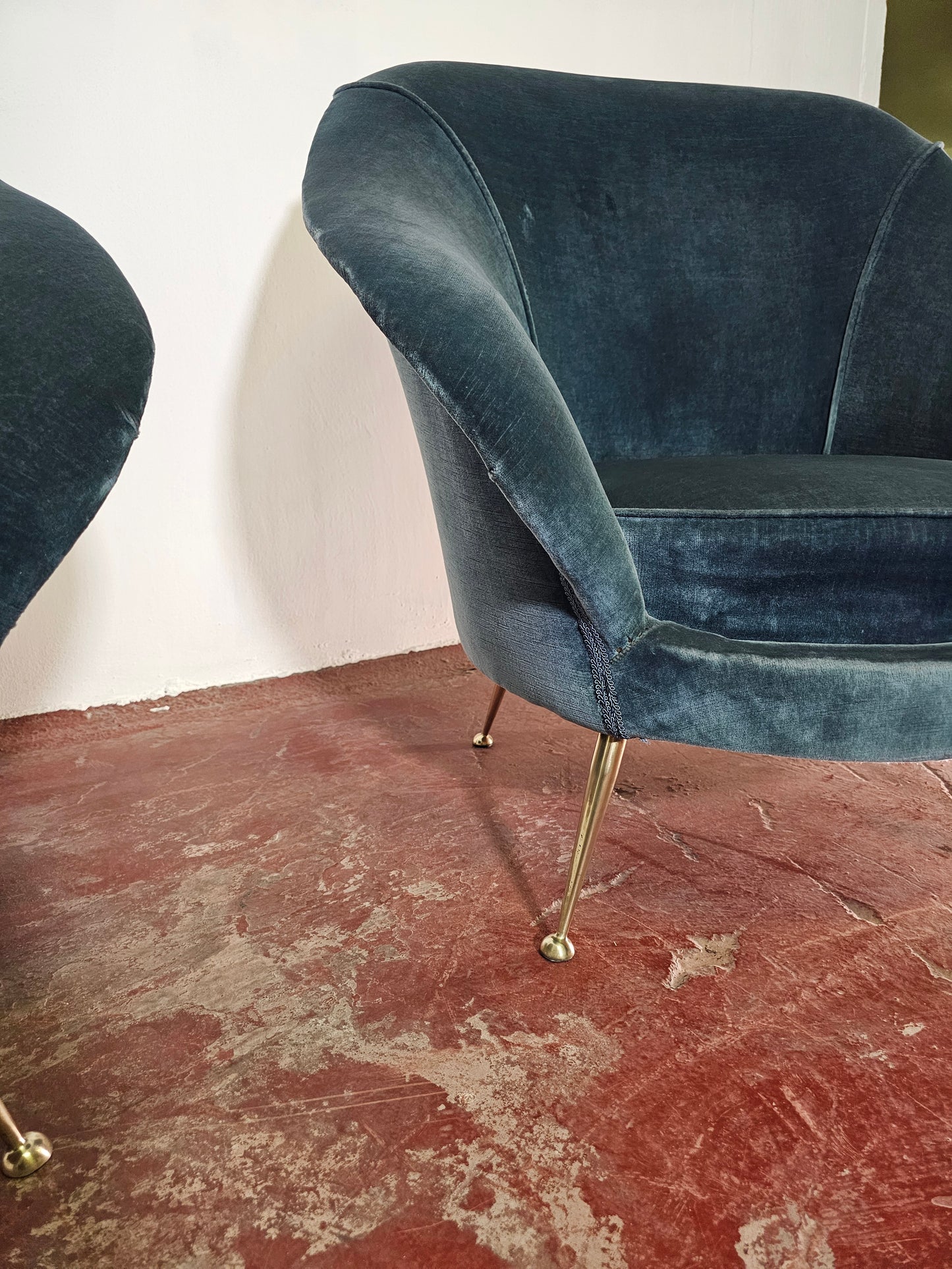 Poltrone design anni 50 in velluto di Federico Munari