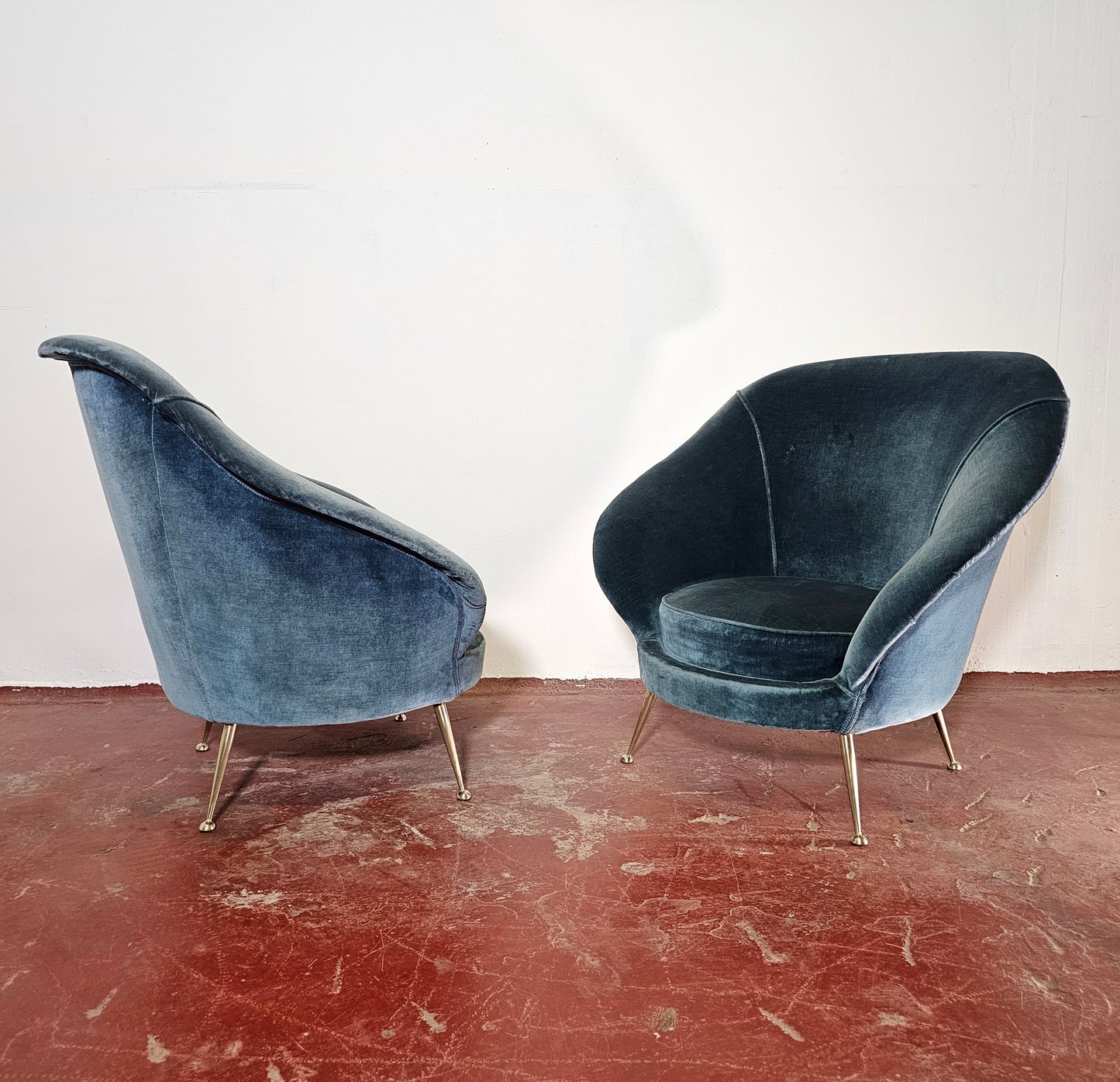 Poltrone design anni 50 in velluto di Federico Munari