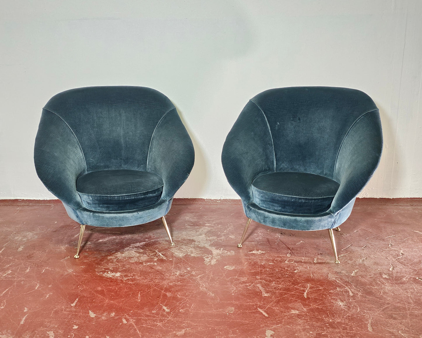 Poltrone design anni 50 in velluto di Federico Munari