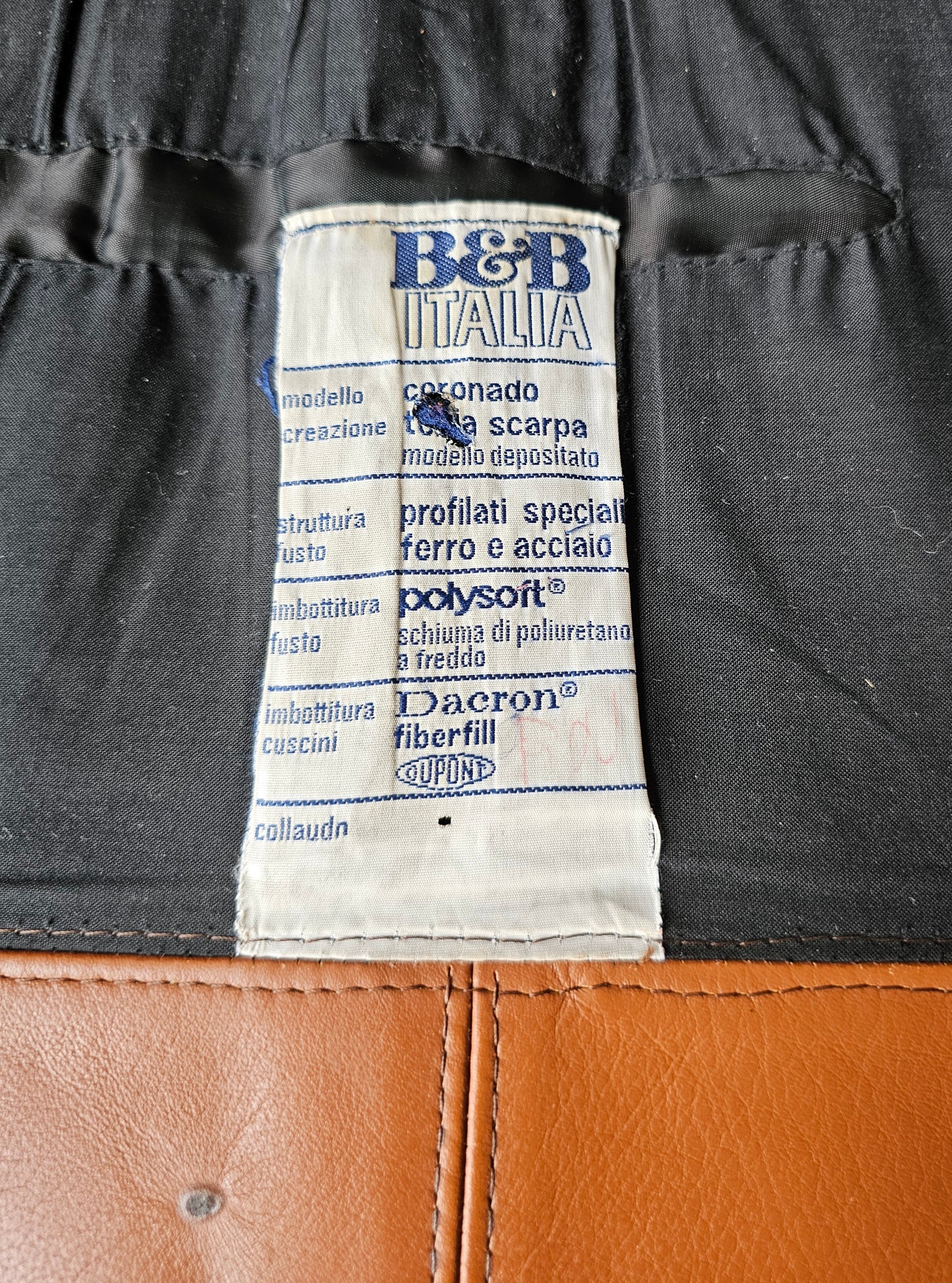 Divano in pelle Coronado di Tobia scarpa 1960