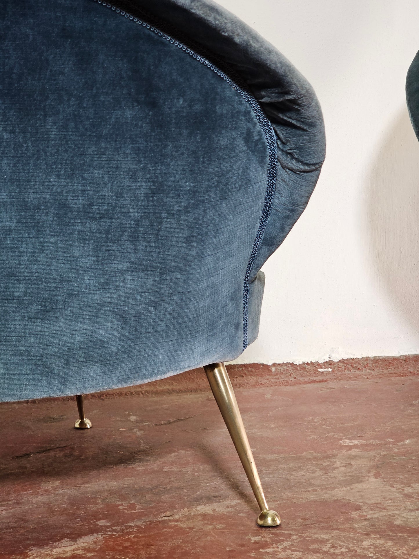 Poltrone design anni 50 in velluto di Federico Munari