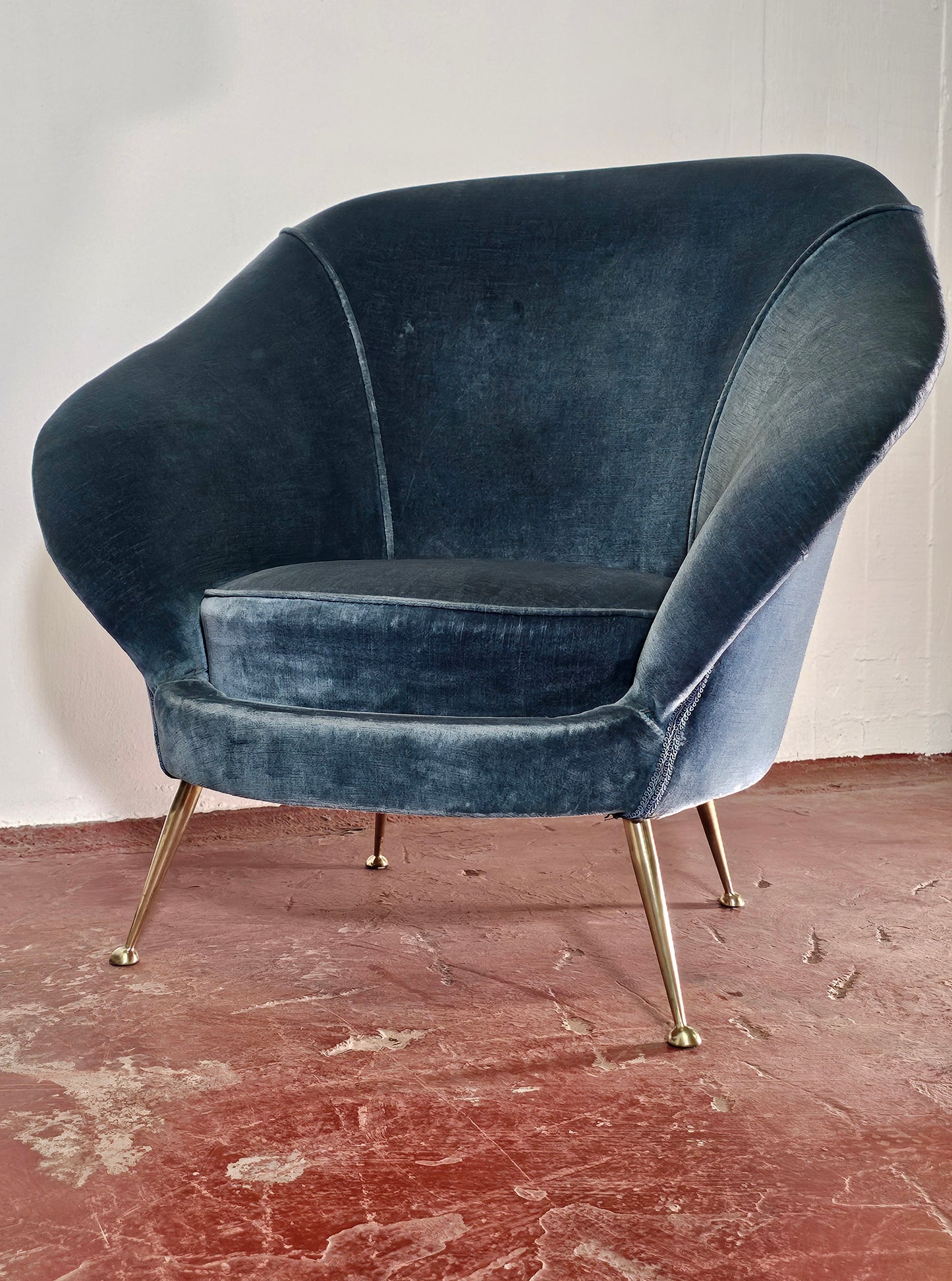 Poltrone design anni 50 in velluto di Federico Munari