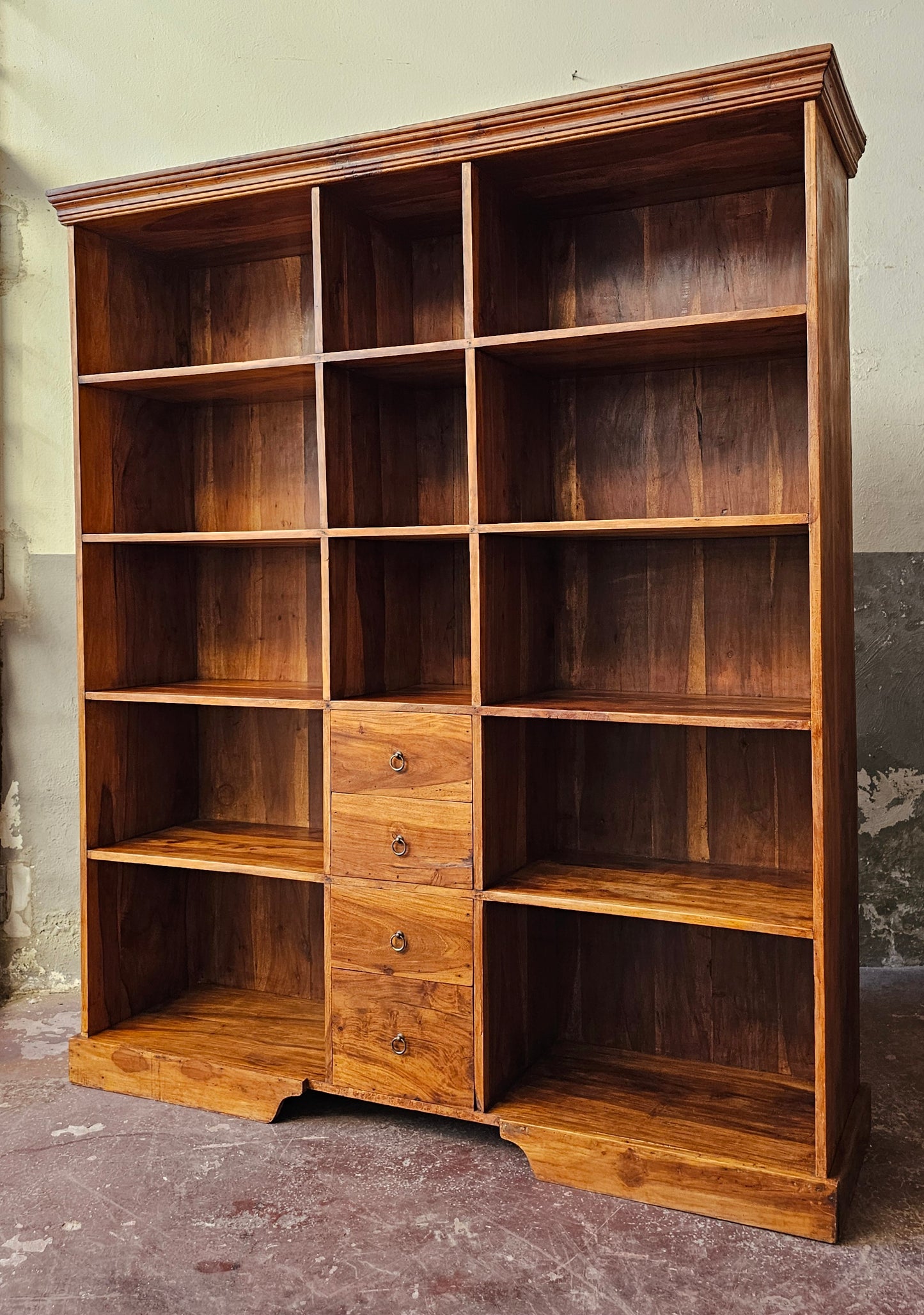 Libreria Vintage in Legno massello di Sheesham